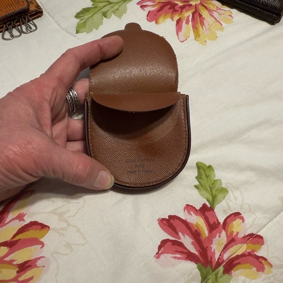 Louis Vuitton Classic Monogram Key Holder - Picture 4 of 6